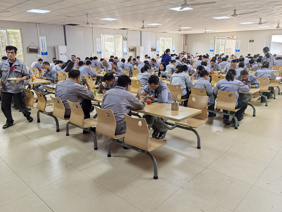 温情满冬至—豪门国际暖心加餐相伴员工度佳节